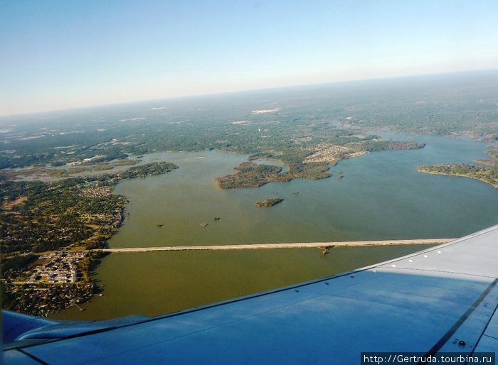 Земля в иллюминаторе видна...Снимок из самолета. Хьюстон, CША