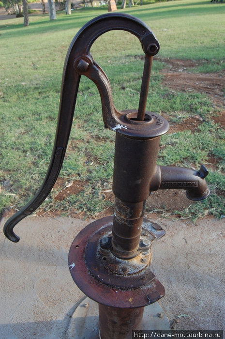 Старый водяной насос Элис-Спрингс, Австралия