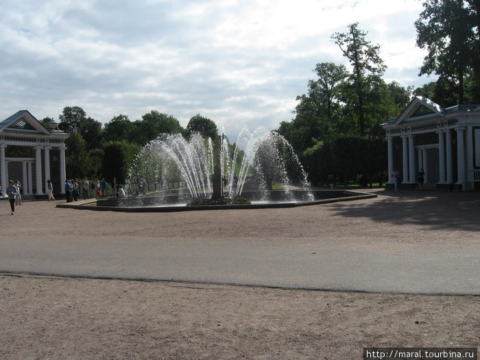 Ева —  один из старейших петергофских фонтанов в западной части Нижнего парка Петергоф, Россия