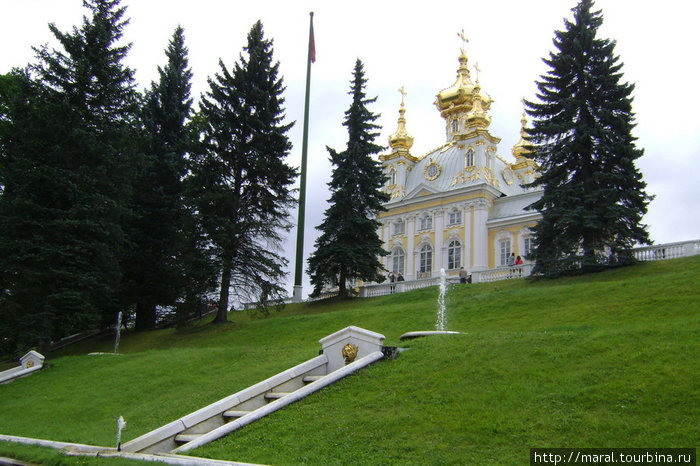 Придворцовая пятиглавая церковь Петергоф, Россия