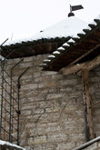 Современная защита крепостных стен-колючая проволока