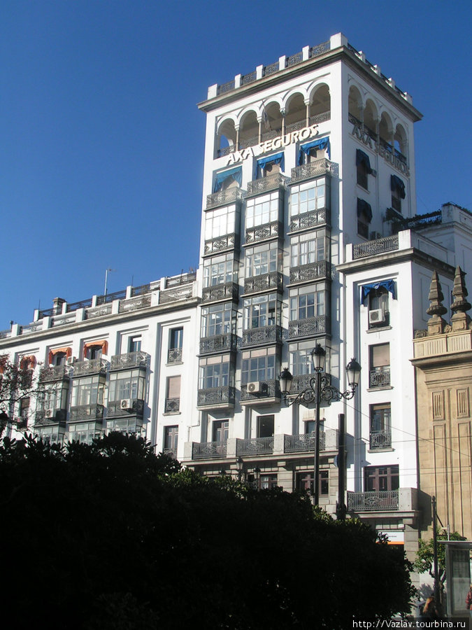 Дом с балконами Севилья, Испания