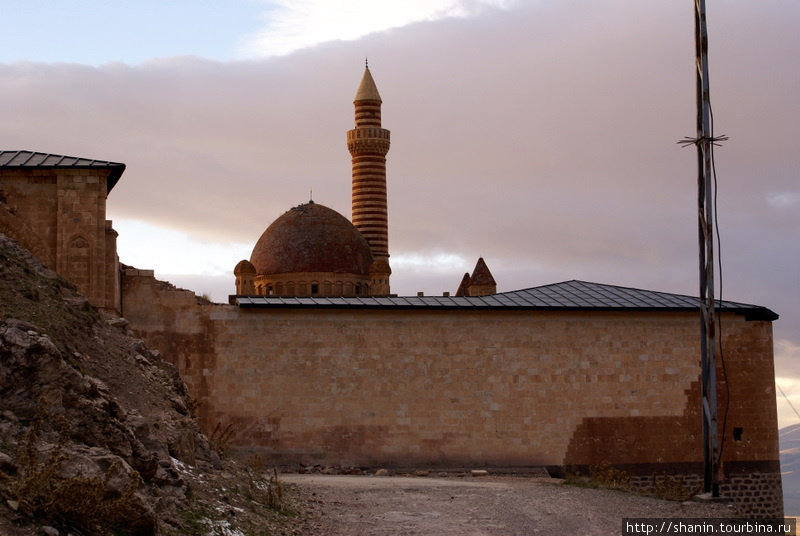Вид на дворец Исхак-паши со стороны Восточная Анатолия, Турция