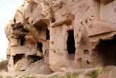 Пещеры в скале