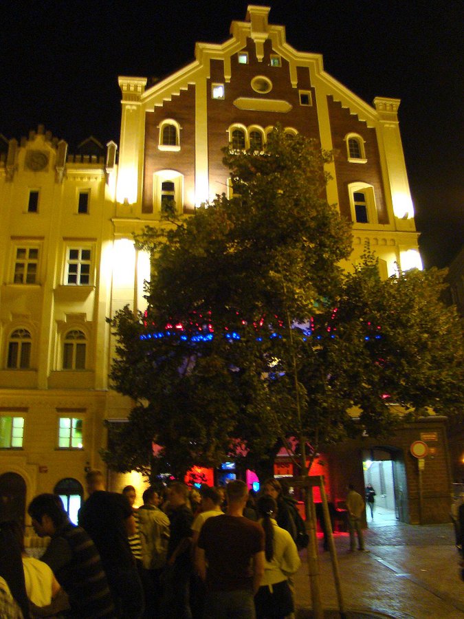 клуб в этом старом здании Прага, Чехия