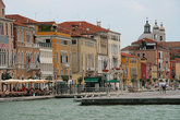 Вода в Венеции солёная. Понимаете, что это значит? Это же охренеть — море в городе!