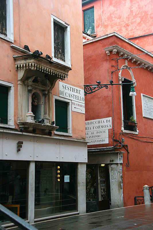 В дождь улицы пустеют, а рестораны делают кассу Венеция, Италия