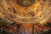 Изнутри купол украшен сюжетами страшного суда со множеством интересных деталей