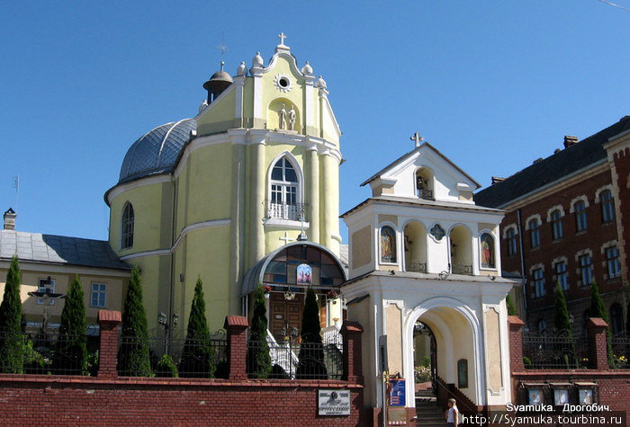 Вход в монастырь. Дрогобыч, Украина