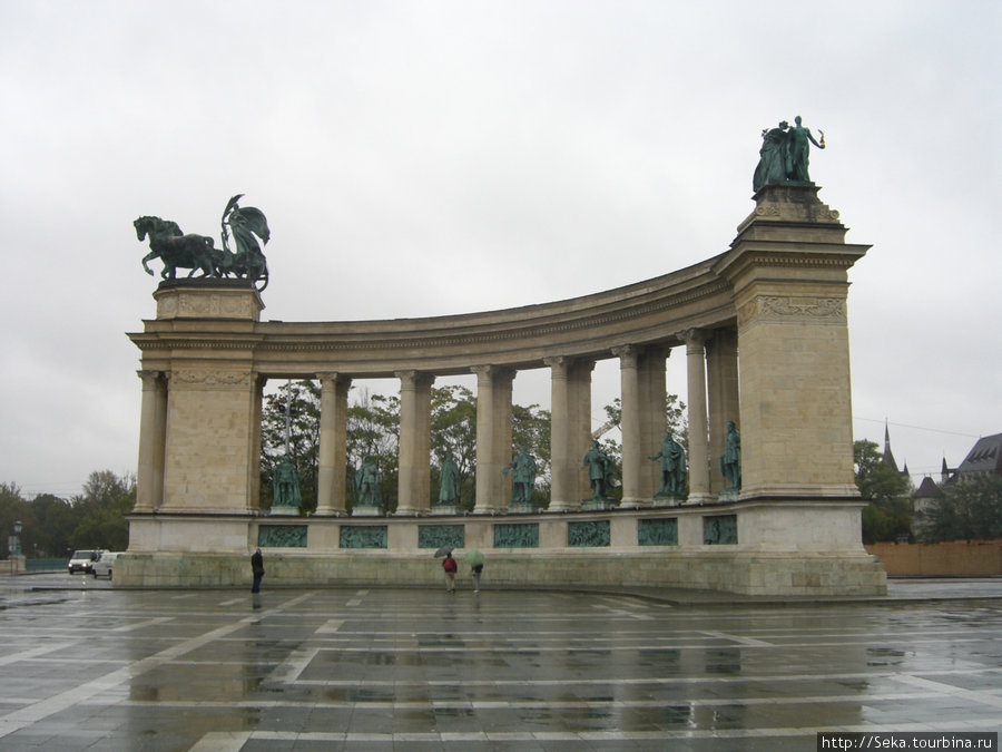 Одна из двух колоннад Будапешт, Венгрия