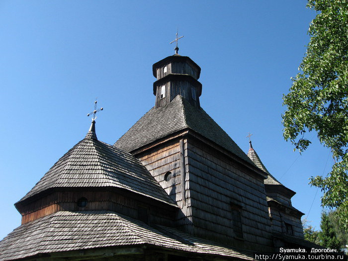 Фрагмент куполов церкви. Дрогобыч, Украина