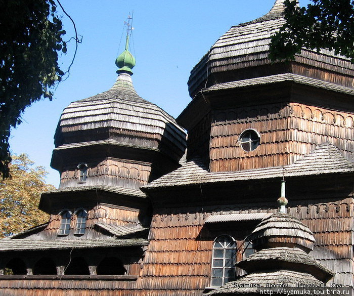 Фрагмент куполов храма. Дрогобыч, Украина