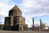 Армянская церковь и минарет мечети