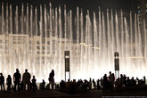 Фонтан Дубай — музыкальный фонтан, расположенный рядом с небоскрёбом Бурдж-Халифа. Это один из самых больших и высоких фонтанов в мире. Высота его струй достигает 150 метров...