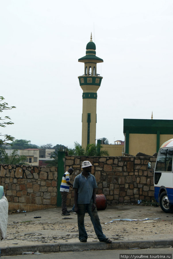 у мечети Бужумбура, Бурунди