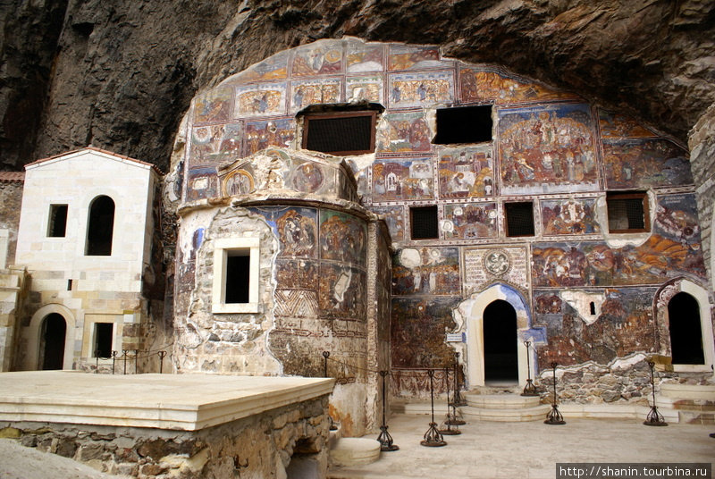 Расписная церковь в монастыре Сумела Трабзон, Турция