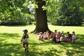 В парке с вековыми платанами и липами часто видишь ребятню: в Пьештянах предусмотрены и лечебные курсы для детей.