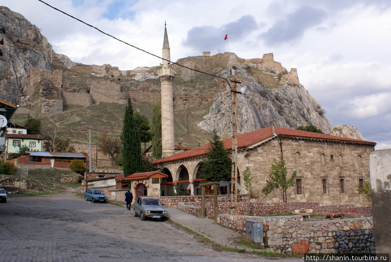 Мечеть у подножия скалы Токат, Турция