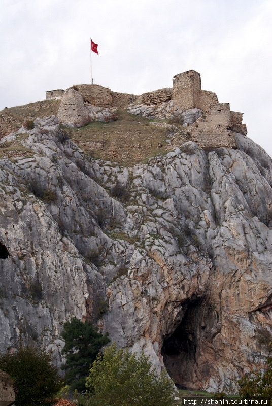 Крепость на высокой  скале над Токатом Токат, Турция