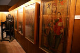 Иконы на стене музея в Гёк медресе в Токате