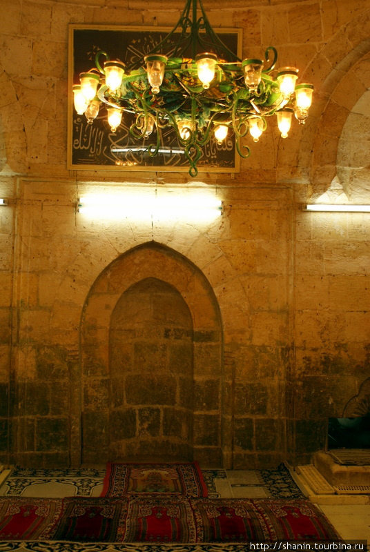 В мечети Дёшеме Шанлыурфа, Турция
