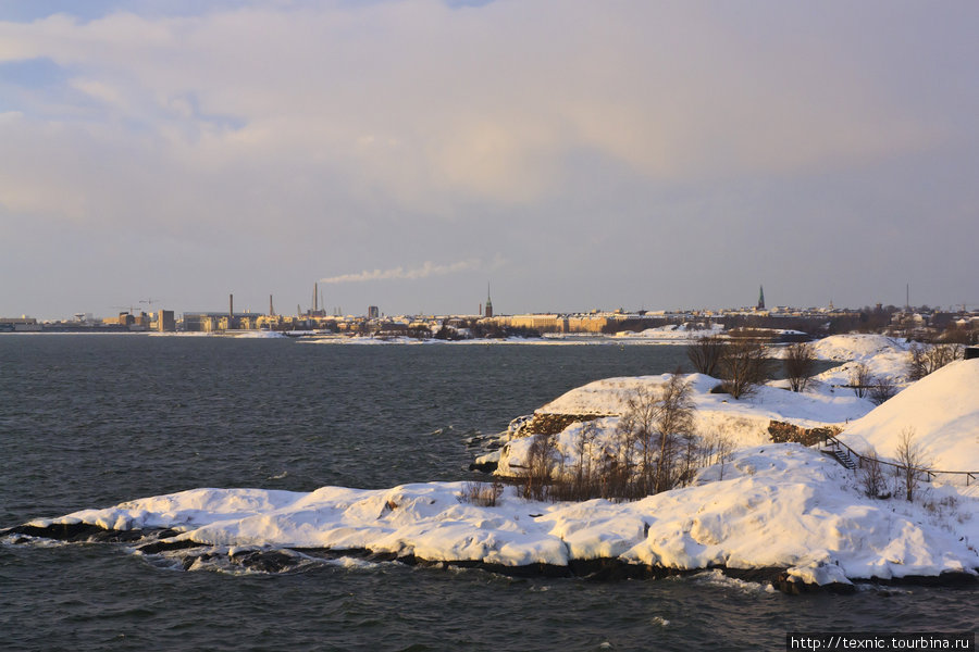 Берег Финского залива и Суоменлинна зимой Хельсинки, Финляндия