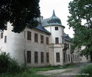 Охотничий домик был построен в 1896 — 1903 годах, как двухэтажный дворец, в форме французских охотничьих замков эпохи Ренессанса при Шуваловых.