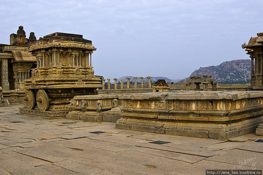 храм Виджайя Виталы — каменная колесница Хампи, Индия