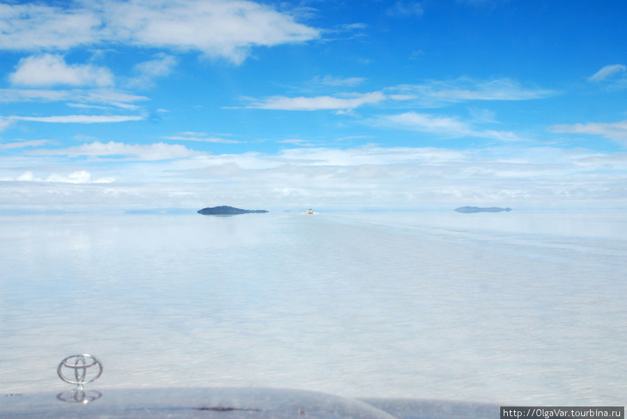 Впереди только безбрежный океан соли Уюни, Боливия