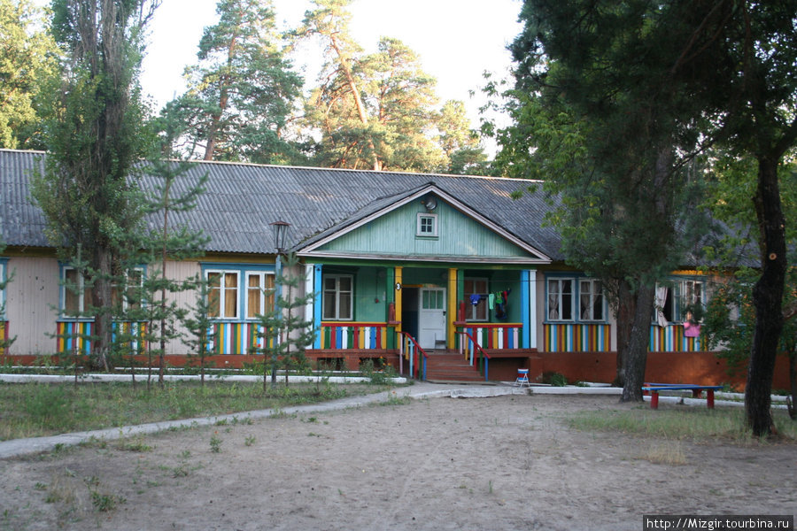 Дзержинец Святогорск, Украина