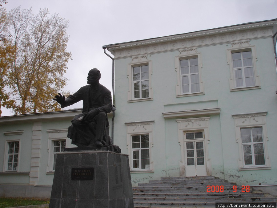Памятник композитору Алапаевск, Россия