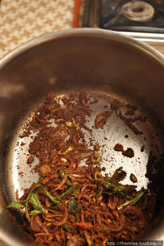 Поджарив до коричневатого цвета, жареный карри/brown roasted curry отставляют. Смесь готова. Приготовленная ex tempora (лат. ’перед самым использованием’), она источает восхитительно пикантный аромат. Гиритале, Шри-Ланка
