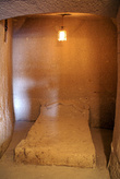 В жилых пещерах в Гёреме даже кровати каменные