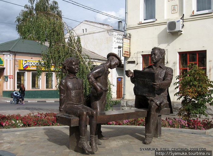 Памятник Н. Жукову. Елец, Россия