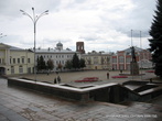 Главная площадь города — площадь Ленина. Она была создана комсомольцами города в 1935 году. В центре площади к 18 годовщине Октября был открыт памятник Ленину.