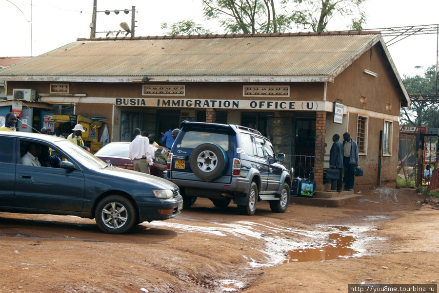 иммиграционный офис — здесь заполняют анкеты и получают штампы (визы) в паспорта Бусия, Уганда