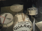 Ударная установка скифффл-группы Джона Леннона Quarrymen.