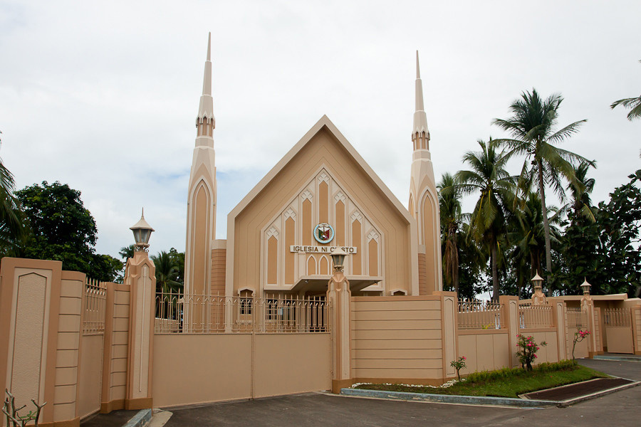 Вот таких церквей, совершенно одинаковых, очень много на Филиппинах Пагсаньян, Филиппины