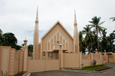 Вот таких церквей, совершенно одинаковых, очень много на Филиппинах