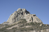 Сама гора, верхняя часть полностью состоит из скальной породы.