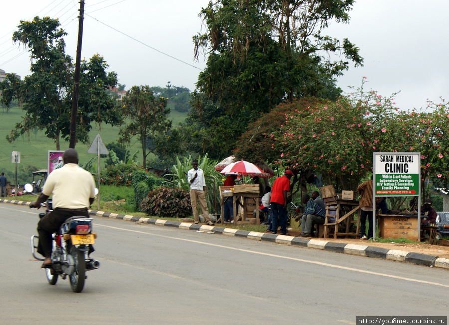 у дороги Западный регион, Уганда