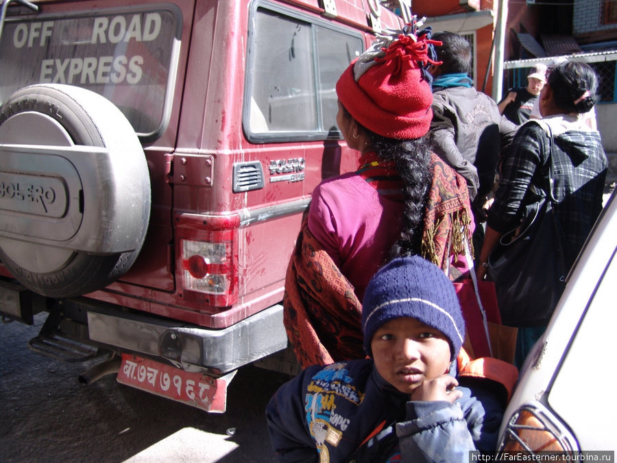 Столпотворение на улице Кодари, перед пограничным переходом. Катари, Непал