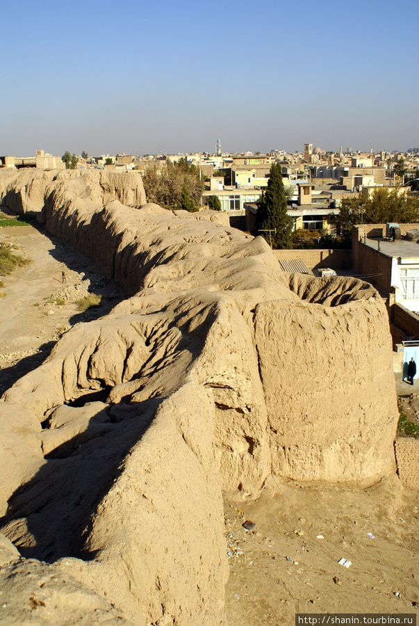 Крепостная стена и башня Кашан, Иран