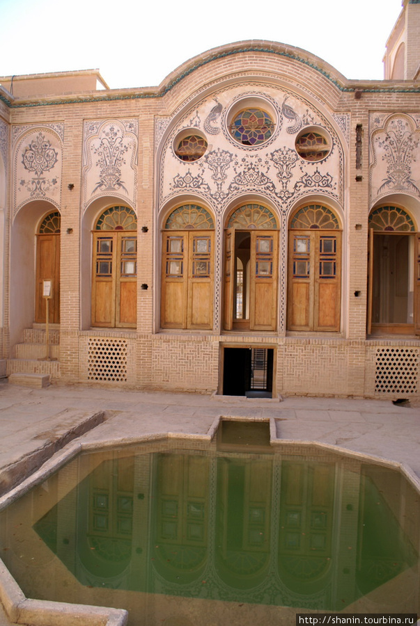 В доме Табатабей Кашан, Иран