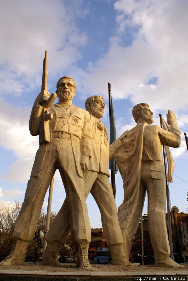 Памятник героям в Тебризе Тебриз, Иран