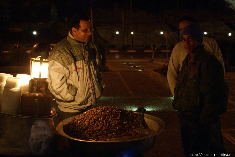 Торговец жареными каштанами Шираз, Иран