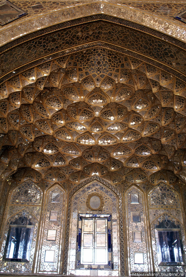 Зеркальная стена Исфахан, Иран