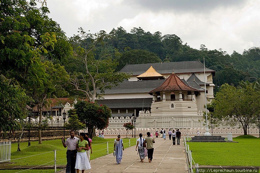 Храм Зуба Будды Шри-Ланка