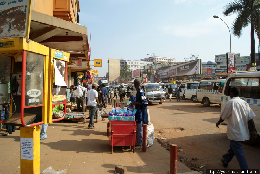на улице в центре Кампала, Уганда