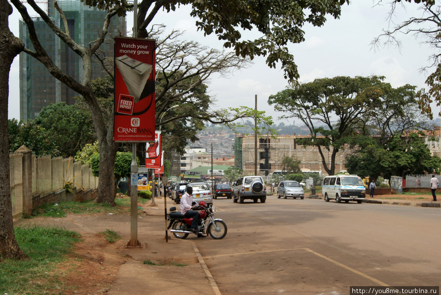 по Кира-роад Кампала, Уганда